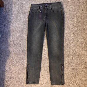 NYDJ Straight Leg Jeans with bottom zipper - NWT size 6